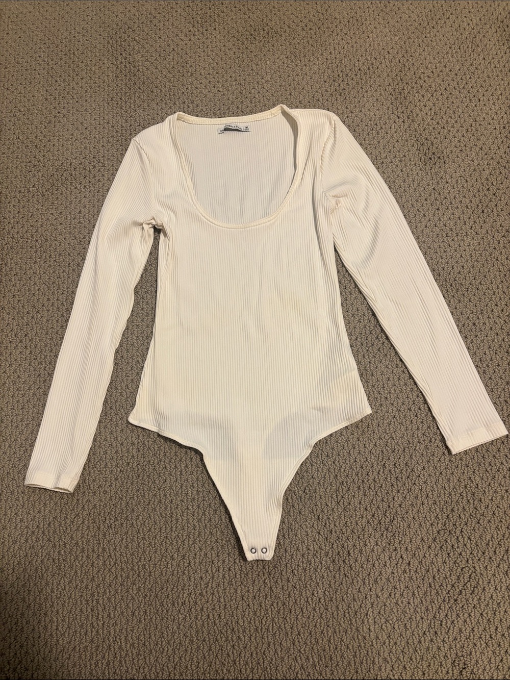 Abercrombie & Fitch Ribbed Long Sleeve Stretch Bodysuit in Cream Medium